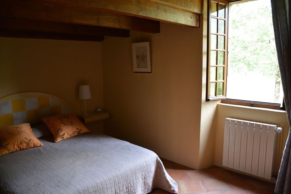 Double Room (Iris)