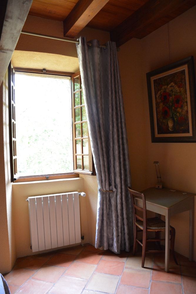 Double Room (Iris)