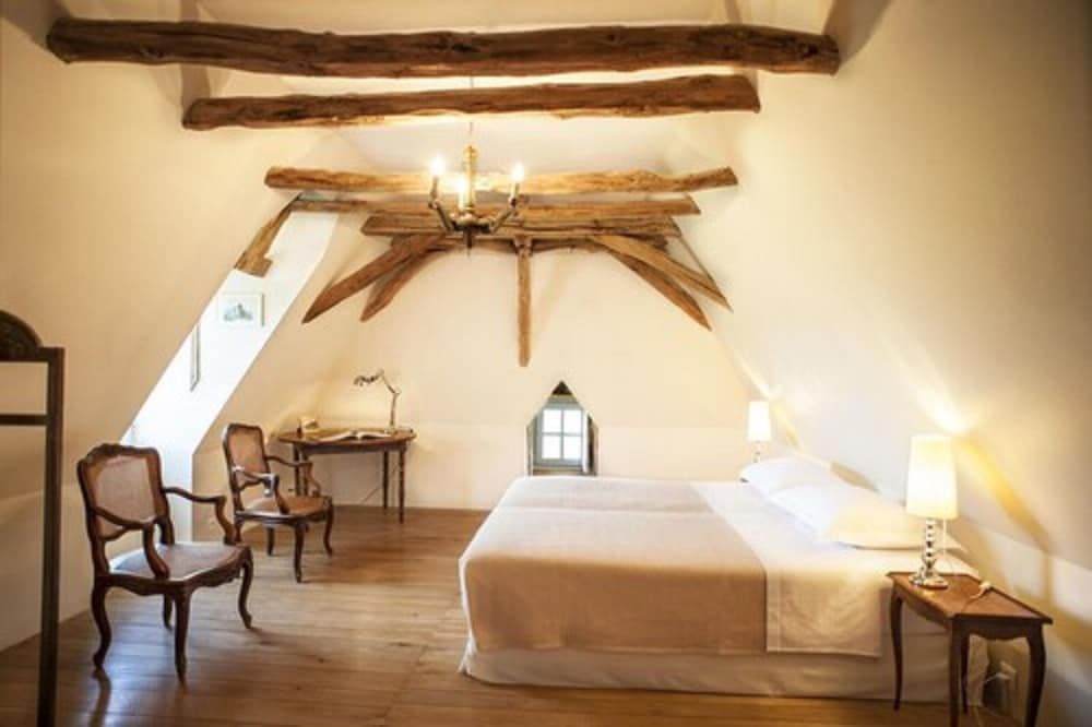 Double Room (1)