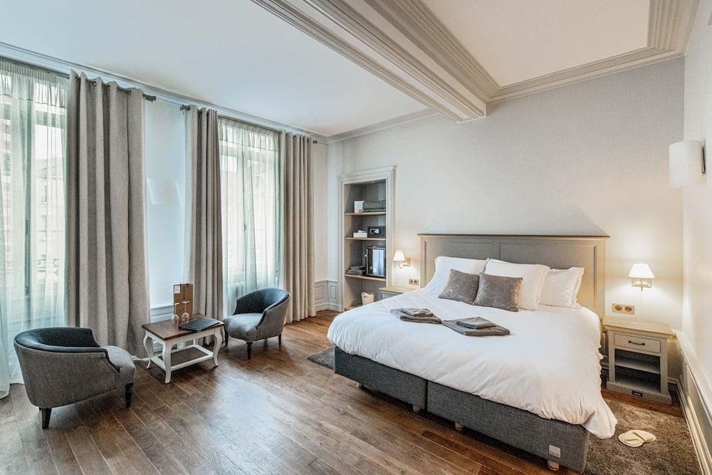 Deluxe Suite