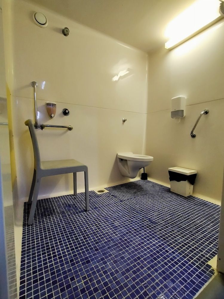 Hotel Thania Basic Triple Room, Shared Bathroom 10