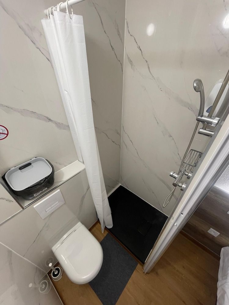 Hotel Thania Double Room 4