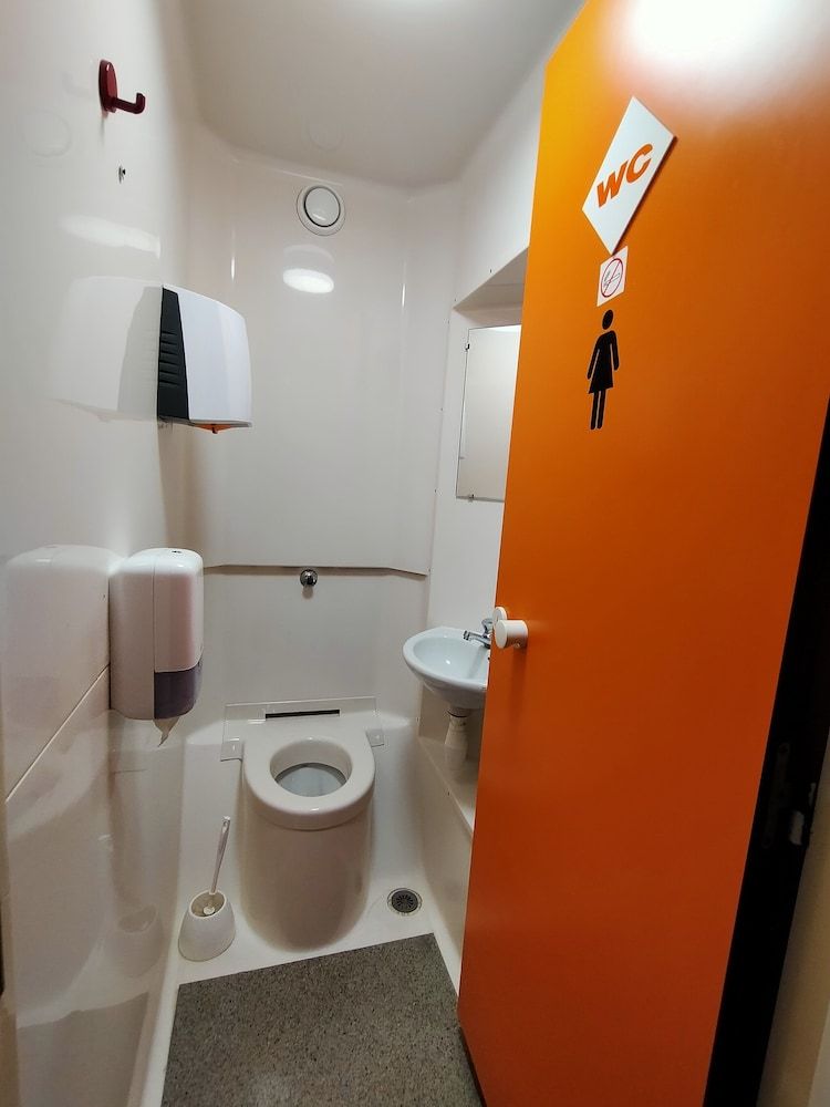 Hotel Thania Basic Triple Room, Shared Bathroom 8