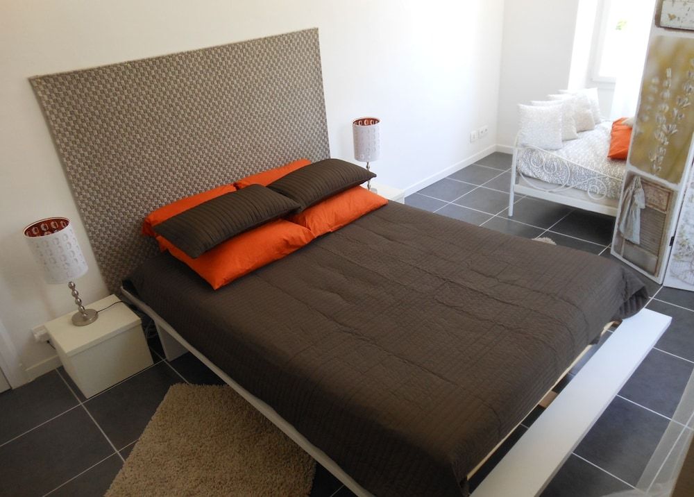 Apartment (ORANGEADE)