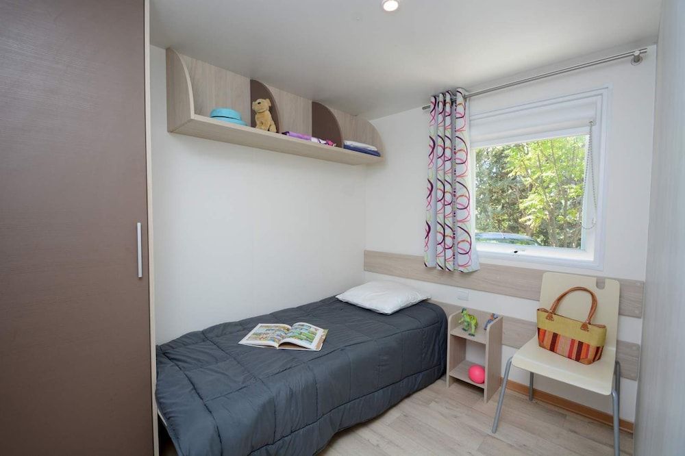 Mobile Home, 2 Bedrooms (First)