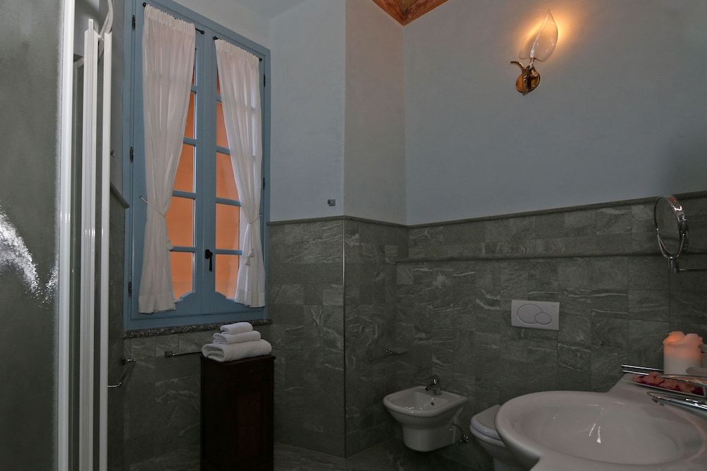 Palazzo del Vicerè Junior Suite, Lake View (La Vista) 4