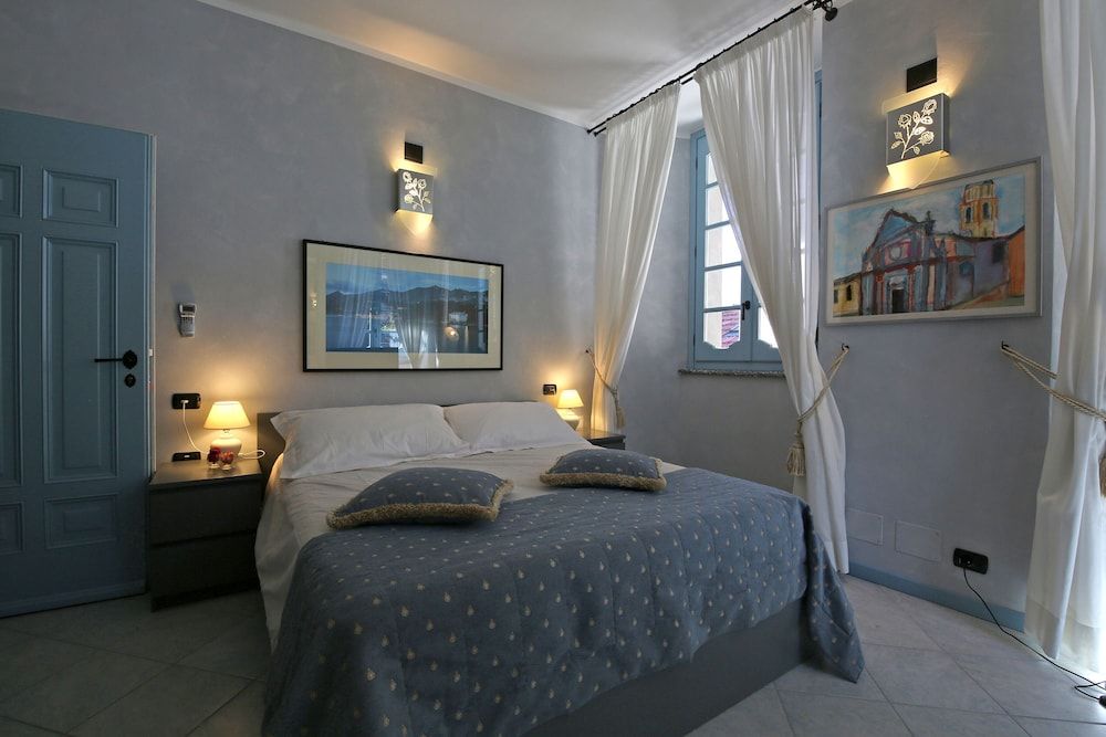 Palazzo del Vicerè Classic Double Room, City View (San Primo) 3