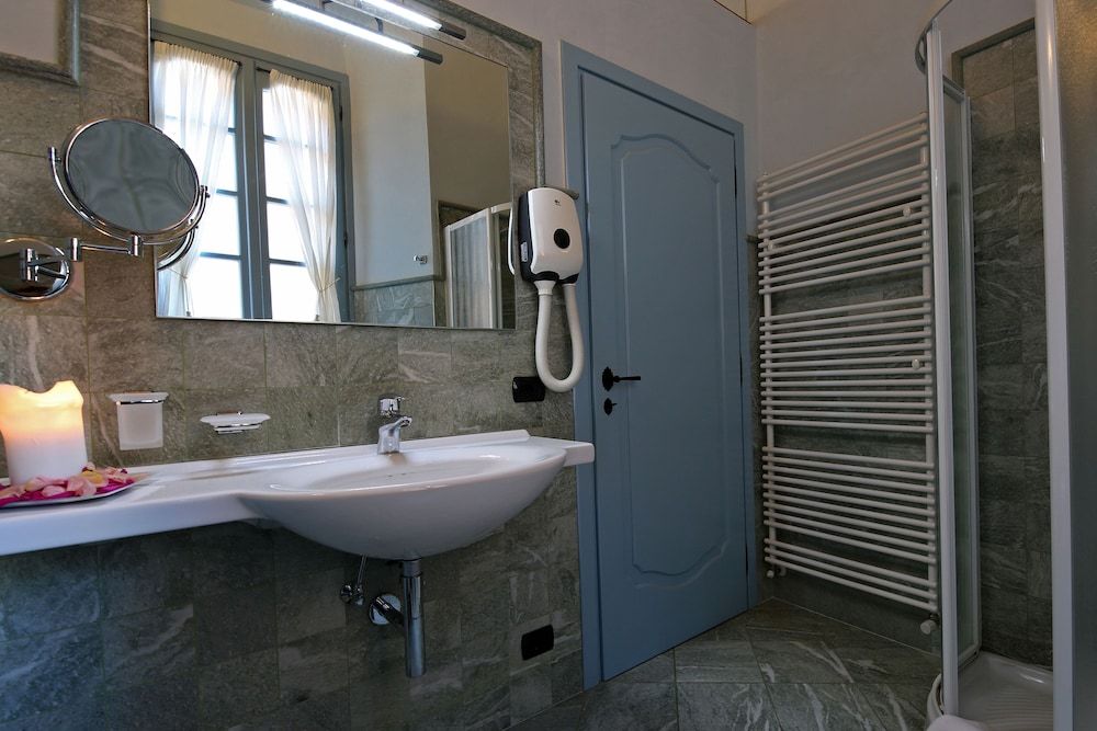 Palazzo del Vicerè Junior Suite, Lake View (La Vista) 3