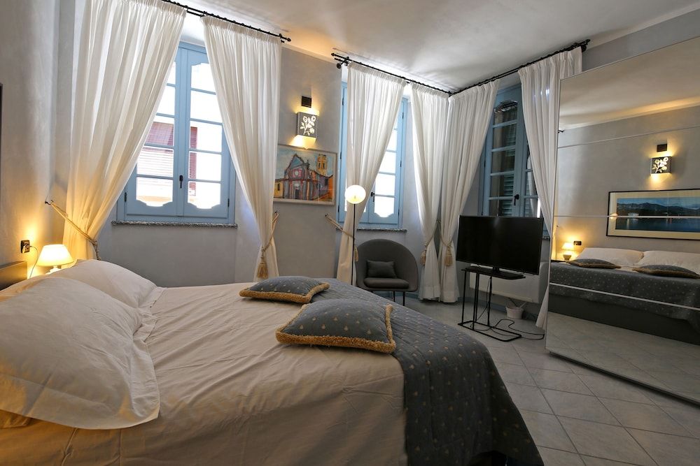 Palazzo del Vicerè Classic Double Room, City View (San Primo) 2