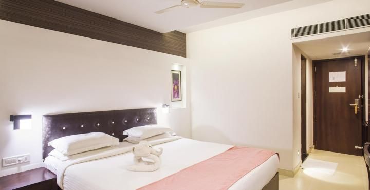 Holiday Vista – Thekkady, a premium hotel near Periyar wildlife sanctuary with sky view pool" Gold Jewel Room 3