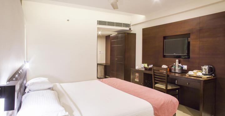 Holiday Vista – Thekkady, a premium hotel near Periyar wildlife sanctuary with sky view pool" Gold Jewel Room 5