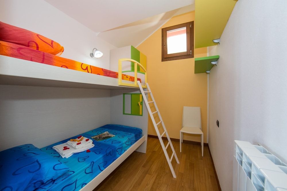 Family Apartment, 2 Bedrooms, 2 Bathrooms, Mountainside (Borgo La Sorgente - Erica)