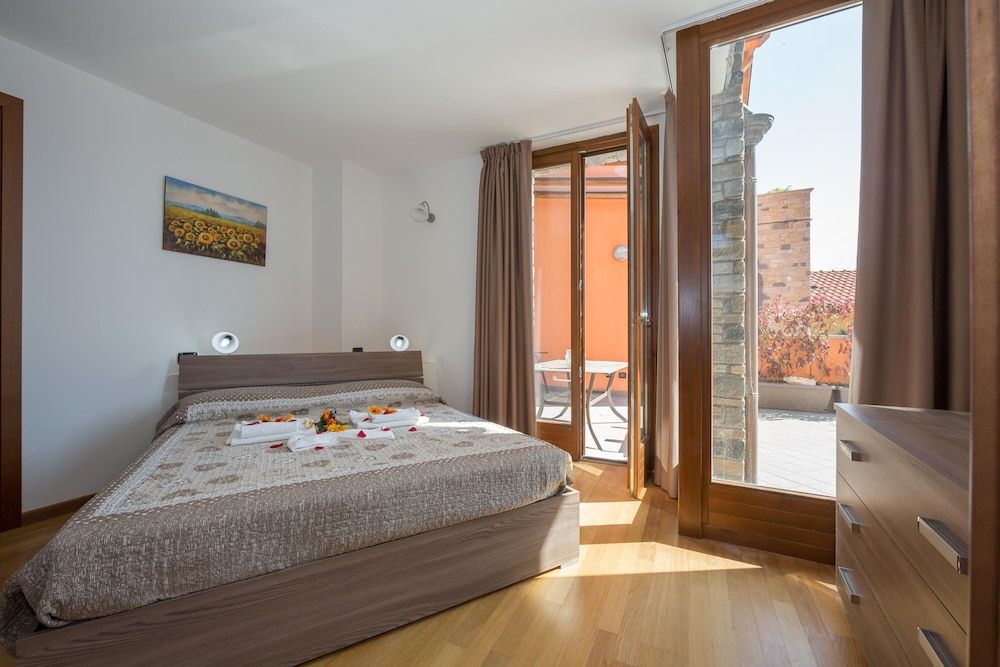 Family Apartment, 2 Bedrooms, 2 Bathrooms, Mountainside (Borgo La Sorgente - Erica)