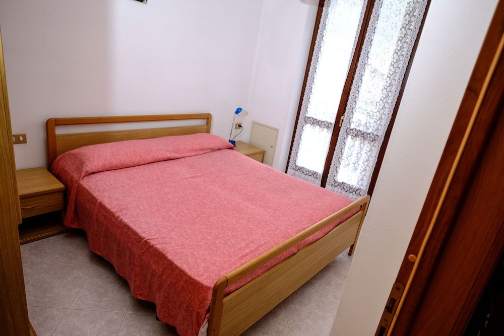 Basic Apartment, 2 Bedrooms, Balcony, Mountain View
