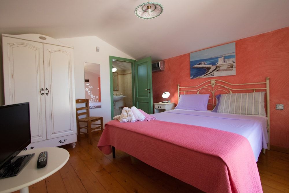 Double Room (Rosa)