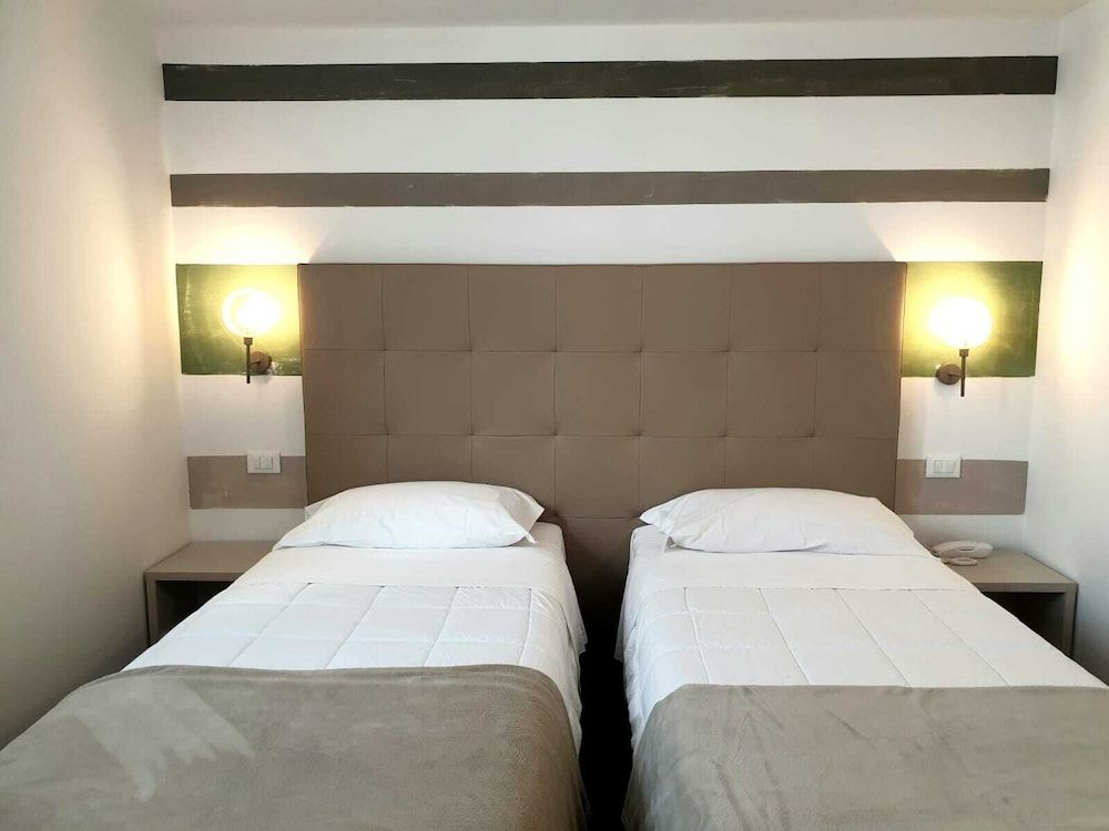 Hotel Grel Deluxe Double or Twin Room 9