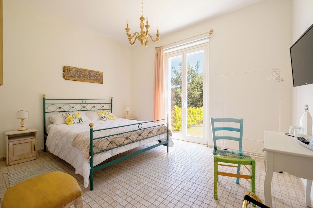 Standard Double Room, Private Bathroom, Garden View