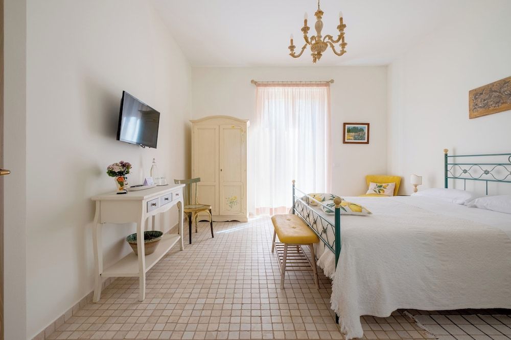Superior Double Room, Private Bathroom, Garden View