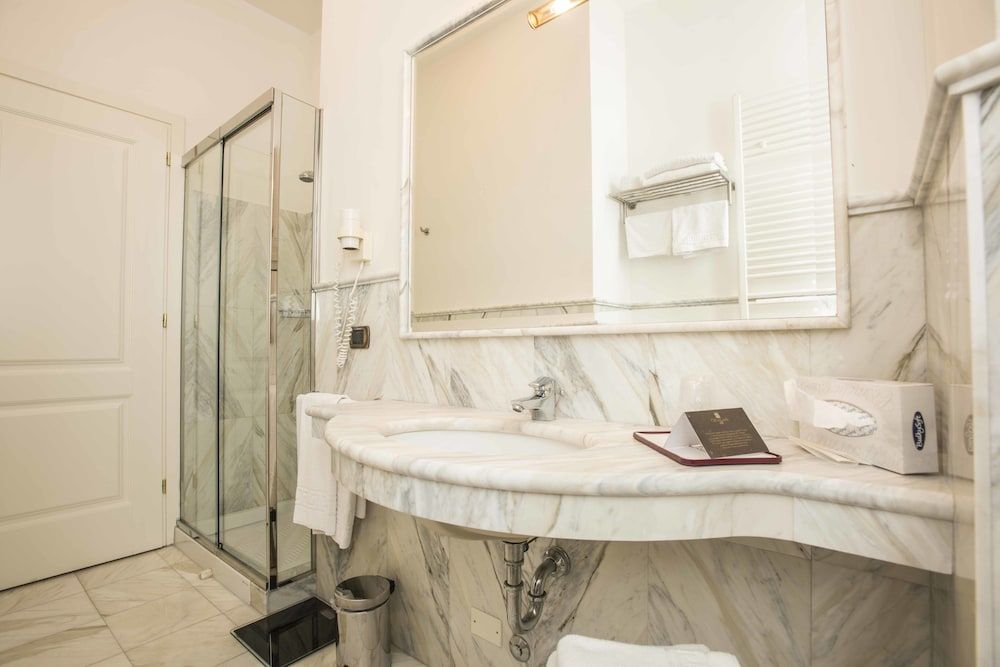 Oste del Castello Wellness & Bike Hotel Deluxe Double Room (Village View - Isotta) 9