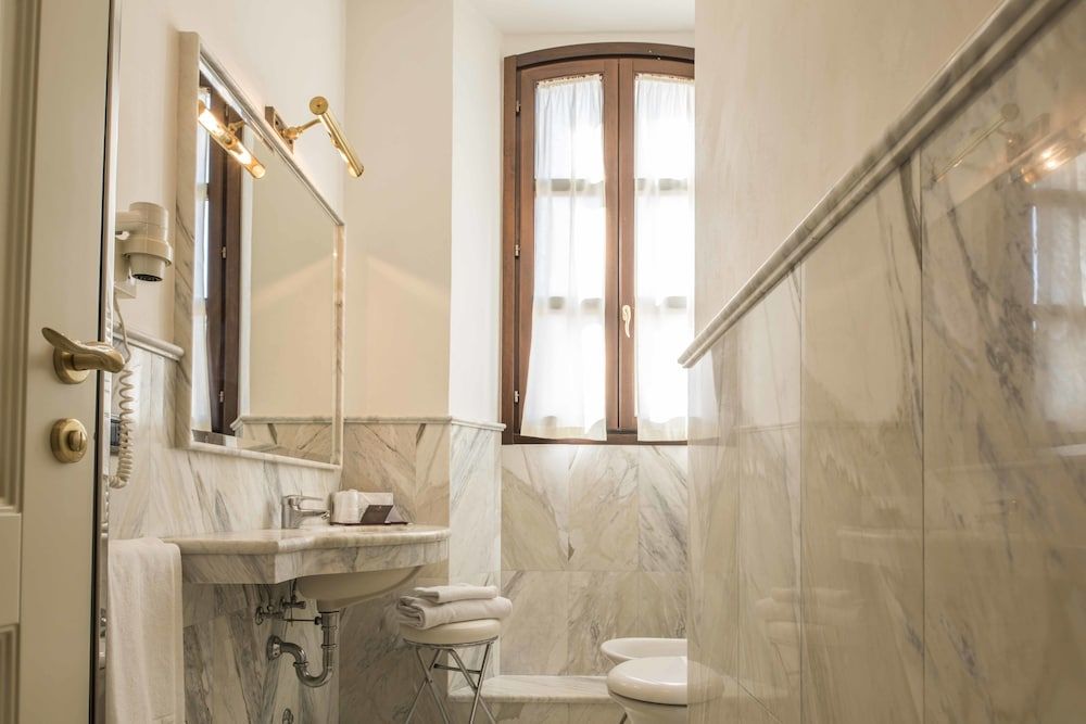 Oste del Castello Wellness & Bike Hotel Deluxe Double Room (Village View - Isotta) 8