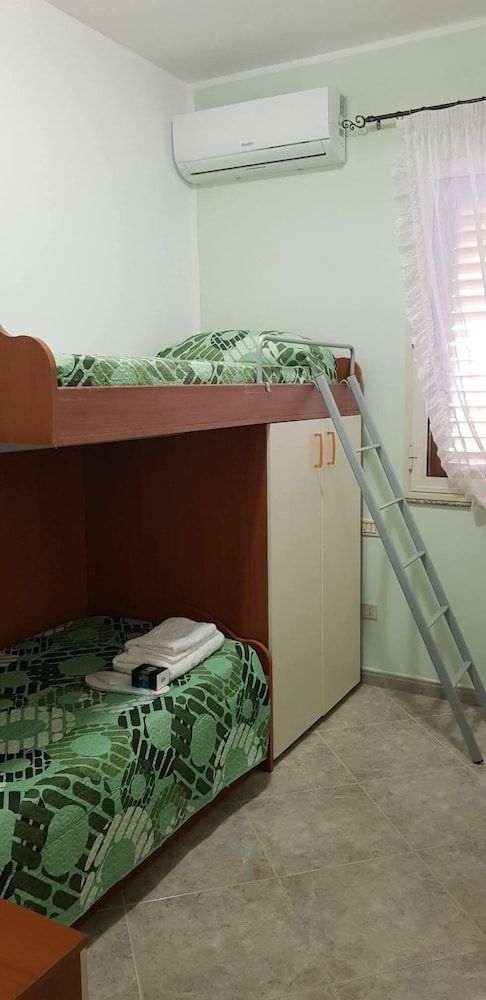 Standard Triple Room, Shared Bathroom