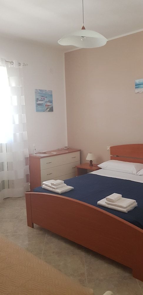 Deluxe Triple Room, 1 Queen Bed, Private Bathroom, City View (Balcony)