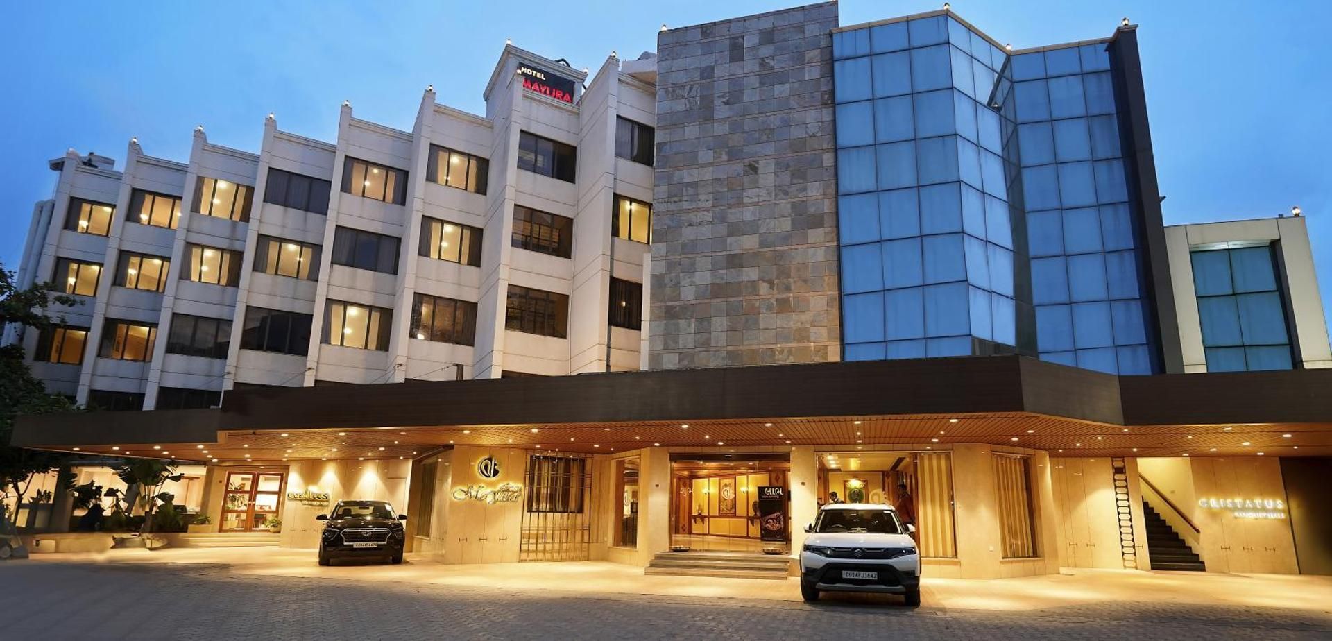 Hotel Mayura Deluxe Room 8
