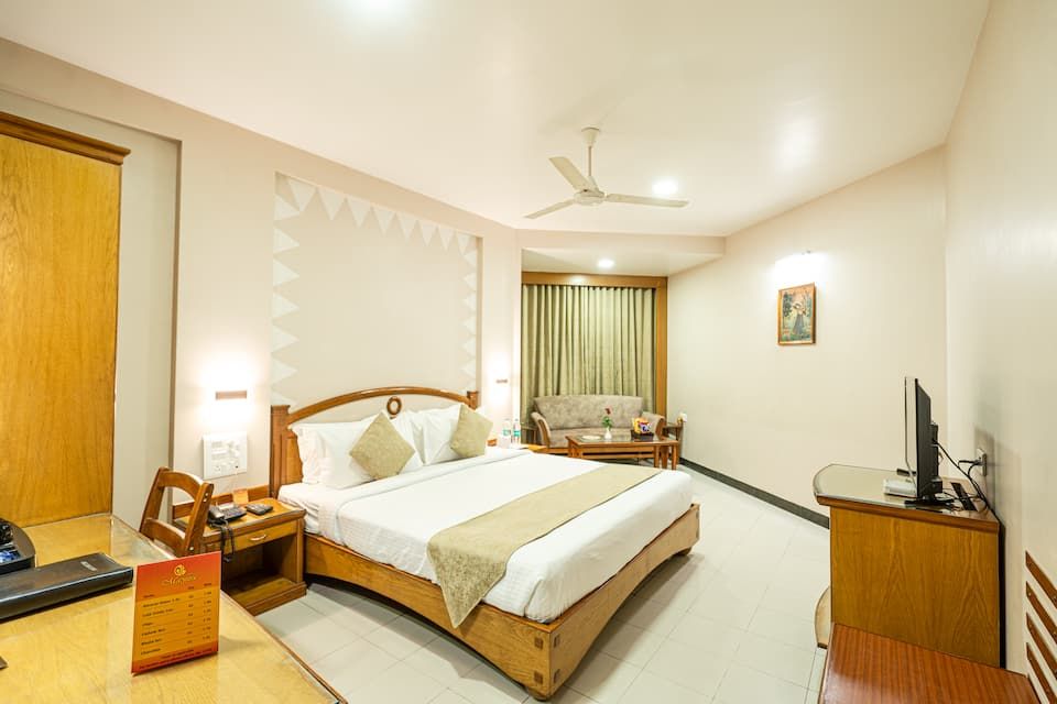 Hotel Mayura Deluxe Room 15