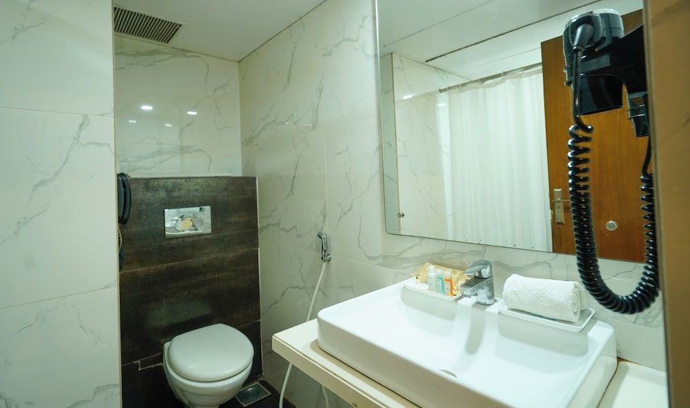 Hotel Mayura Deluxe Room 12