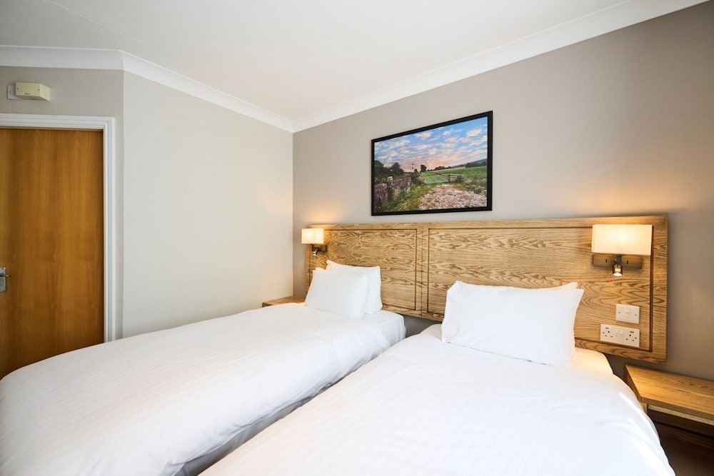 Red Lion Parbold Twin Room 3