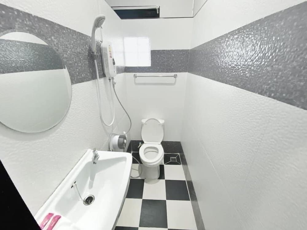 Udomsuk Hotel Economy Single Room 4