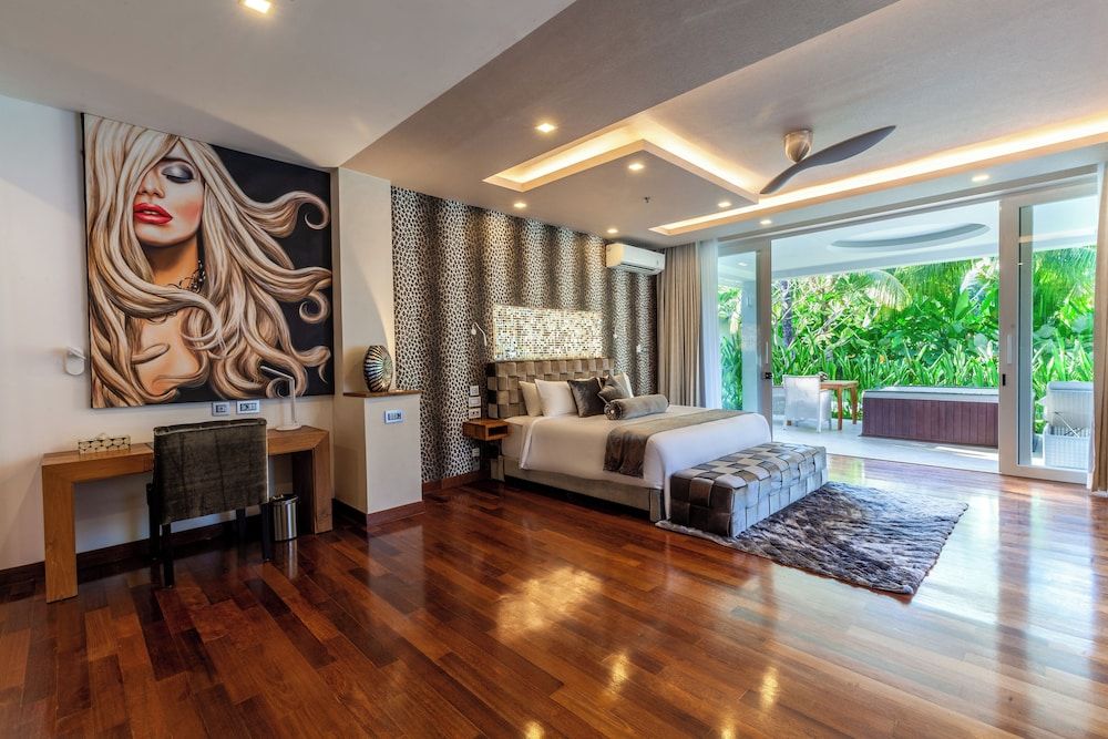Suite with Jacuzzi, Garden View