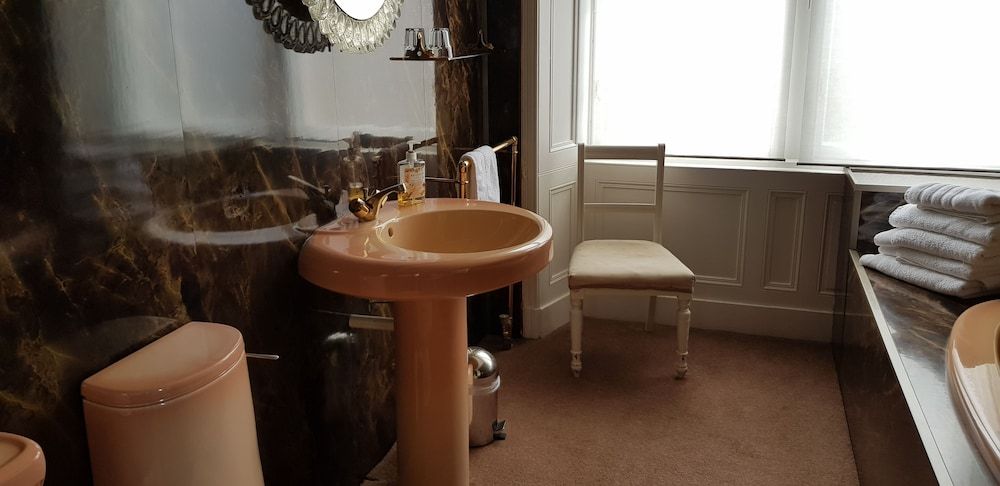 Arden House Family Room, Multiple Beds, Golf View 7