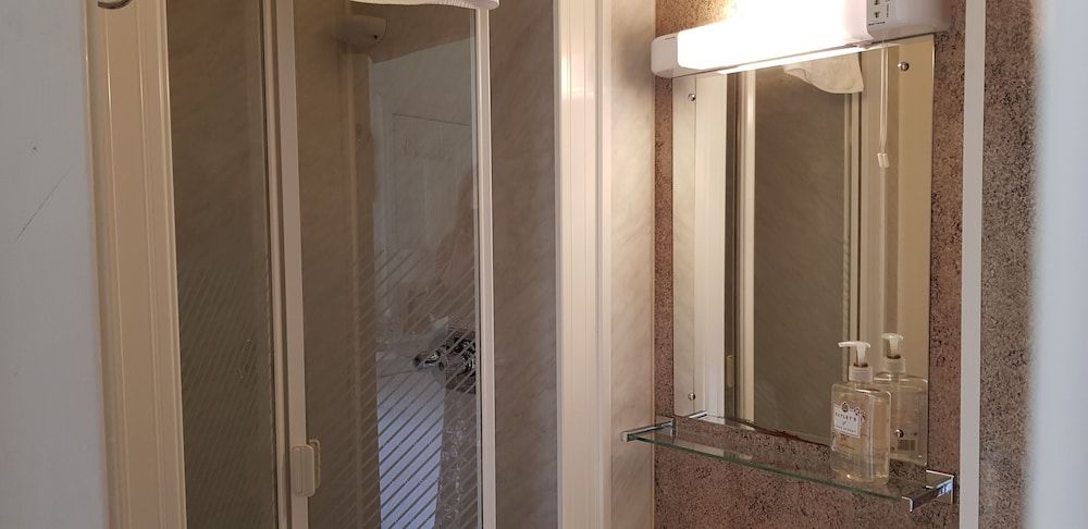 Arden House Standard Twin Room, 2 Twin Beds 3