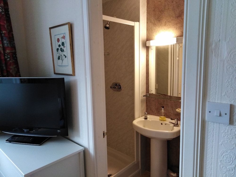 Arden House Standard Twin Room, 2 Twin Beds 4