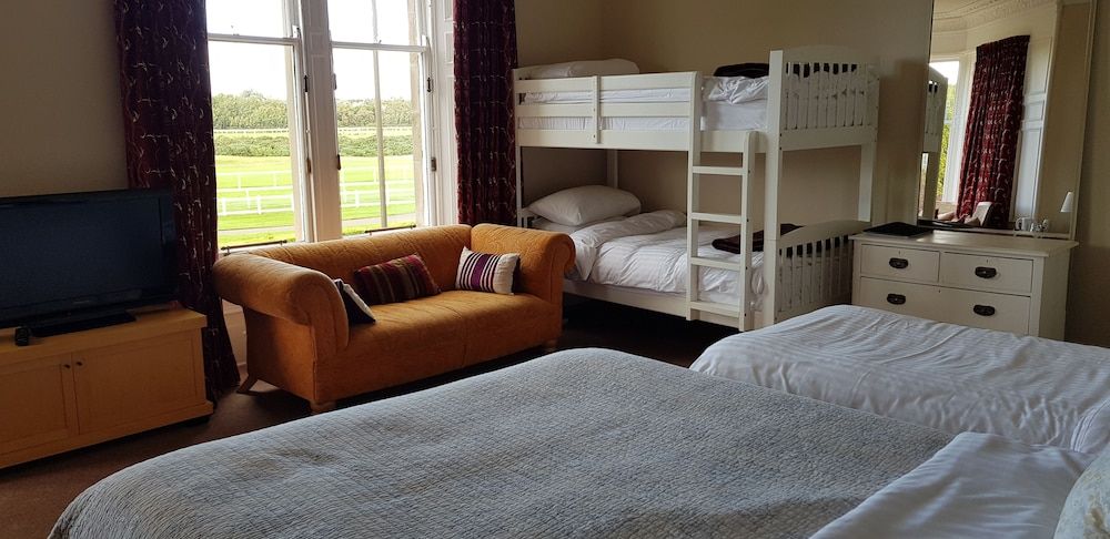 Arden House Family Room, Multiple Beds, Golf View 3