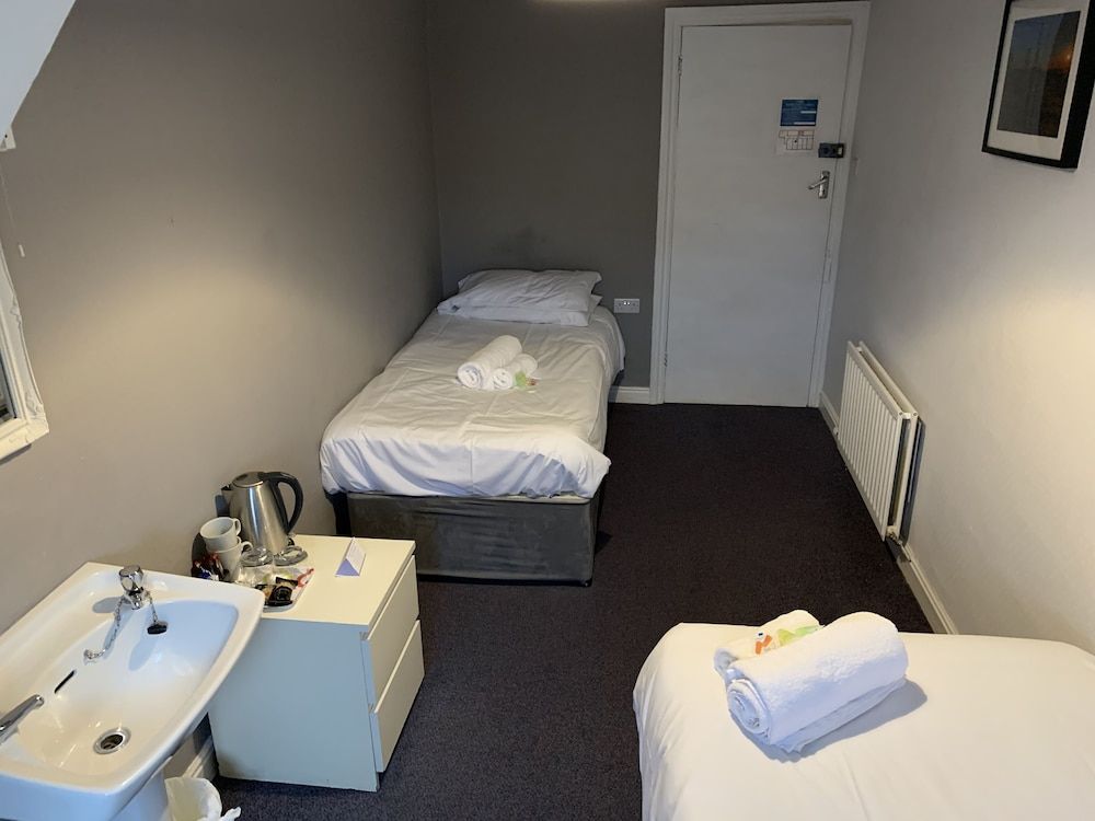 Basic Twin Room, Shared Bathroom