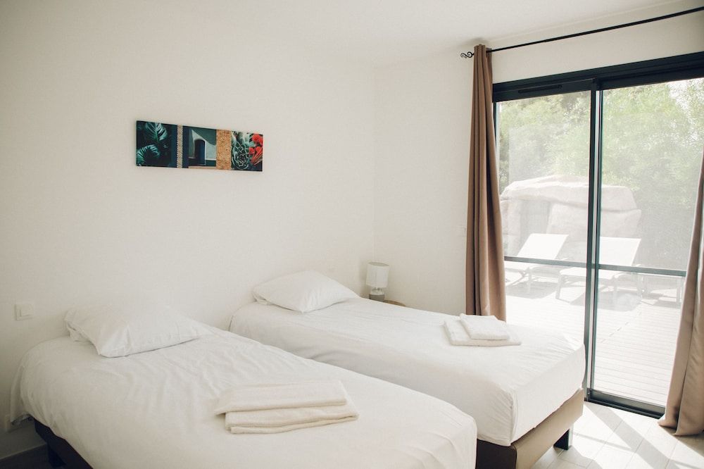 Villa for 4 people - 2 bedrooms - Air-conditioned - Private 4m pool - Spacious terrace