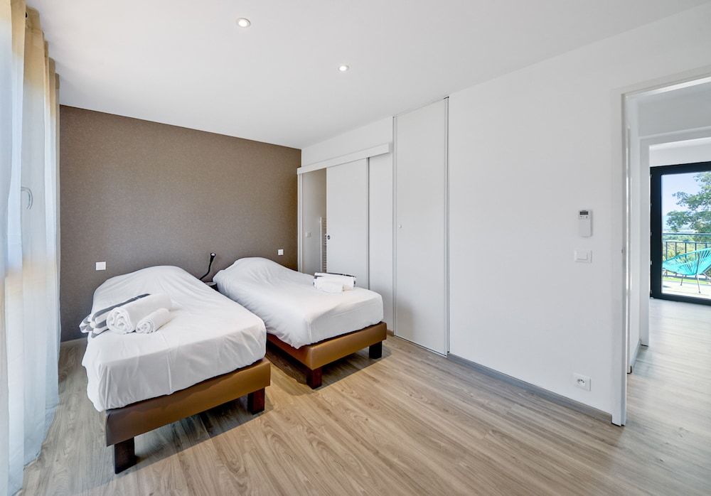 House - 6 people - 3 bedrooms - Duplex - Air conditioned - 4m private swimming pool - Terrace