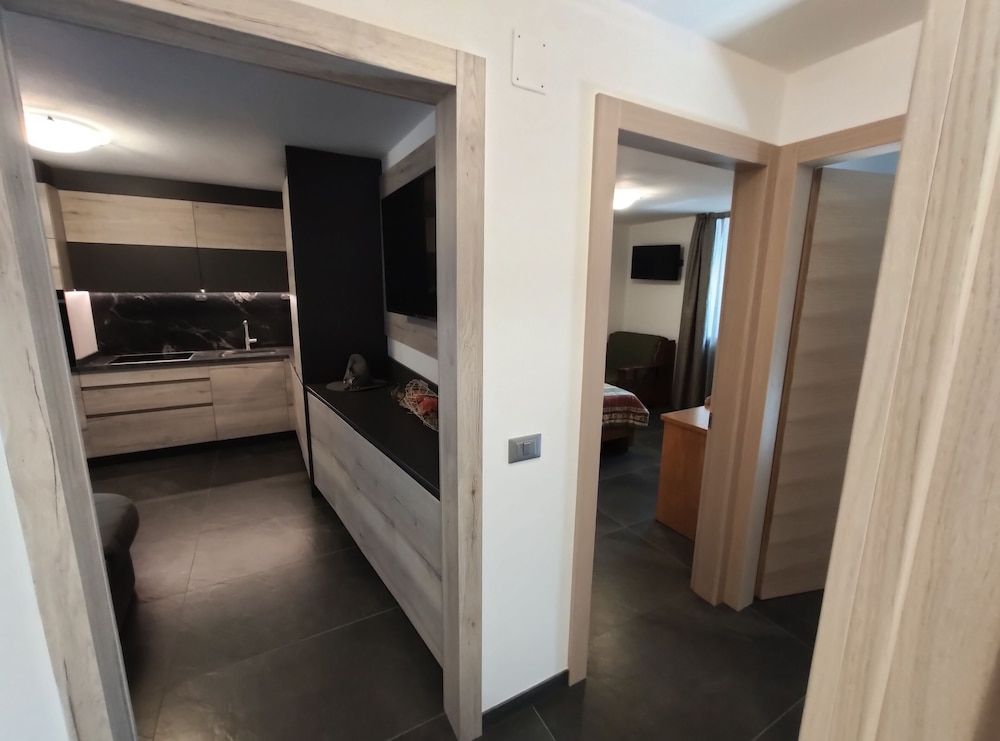 Apartment (1B)