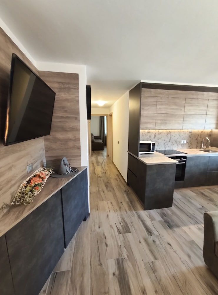 Apartment (4A)