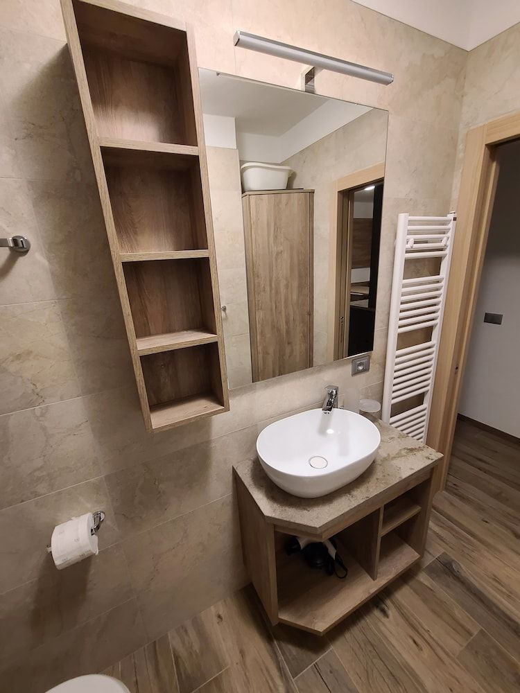Apartment (4A)