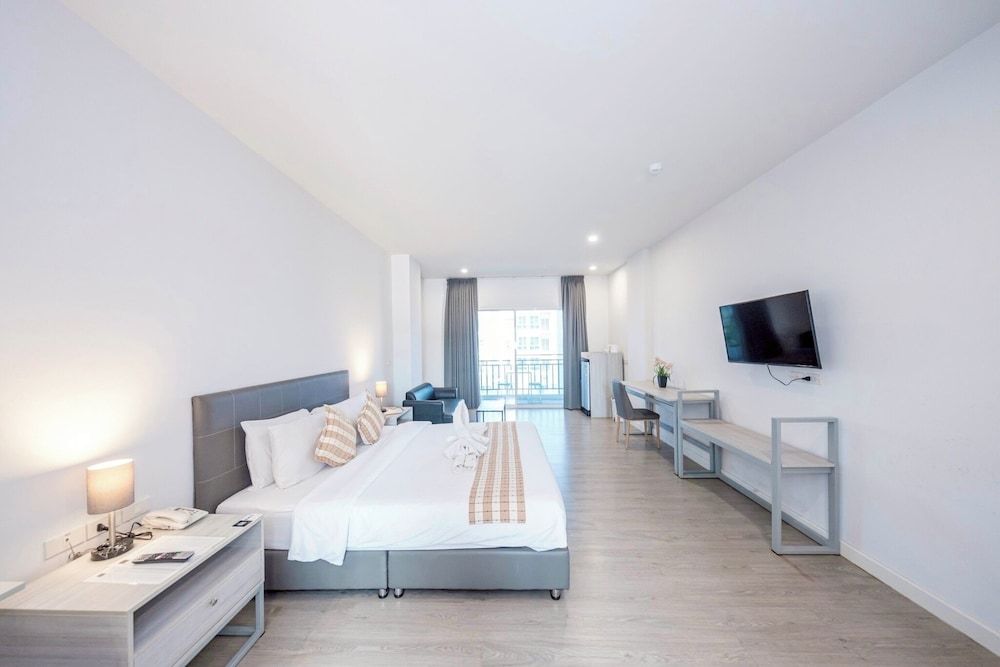 GRAND PA Hotel&Resort Lamphun Chiang Mai Premium Double Room Single Use, 1 King Bed, Non Smoking, Air conditioning 2