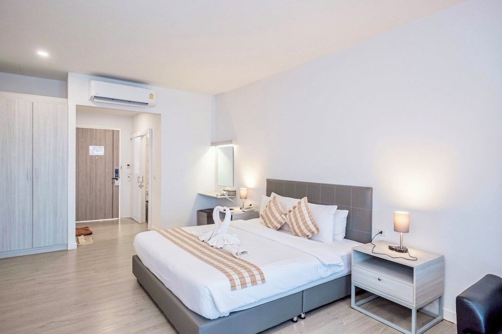 GRAND PA Hotel&Resort Lamphun Chiang Mai Premium Double Room Single Use, 1 King Bed, Non Smoking, Air conditioning 3