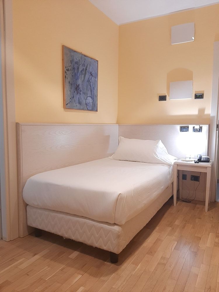 Hotel Chiaraluna Basic Single Room, 1 Twin Bed, Non Smoking
