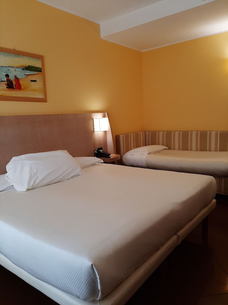 Hotel Chiaraluna Triple Room, Multiple Beds, Non Smoking
