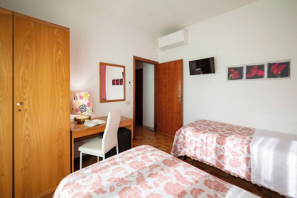 Classic Room, 1 Queen Bed, Balcony