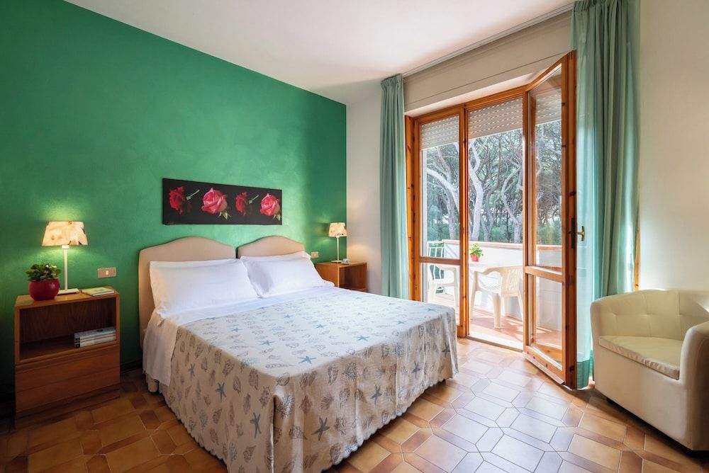 Classic Room, 1 Queen Bed, Balcony, Park View