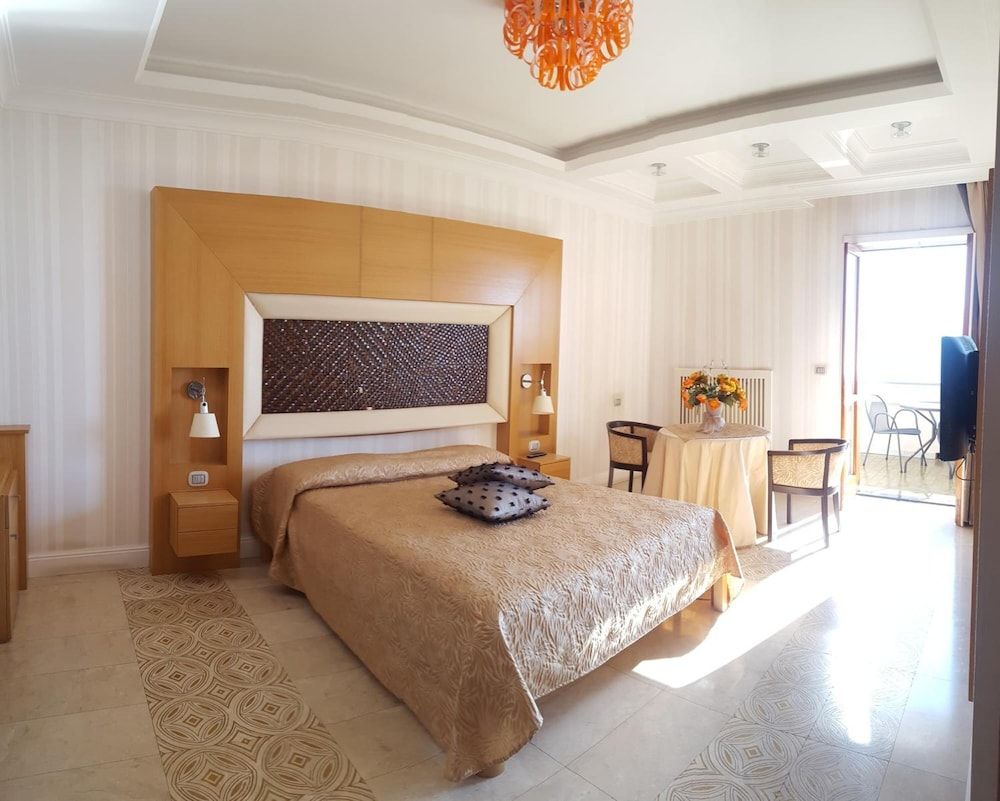 Suite, Hot Tub