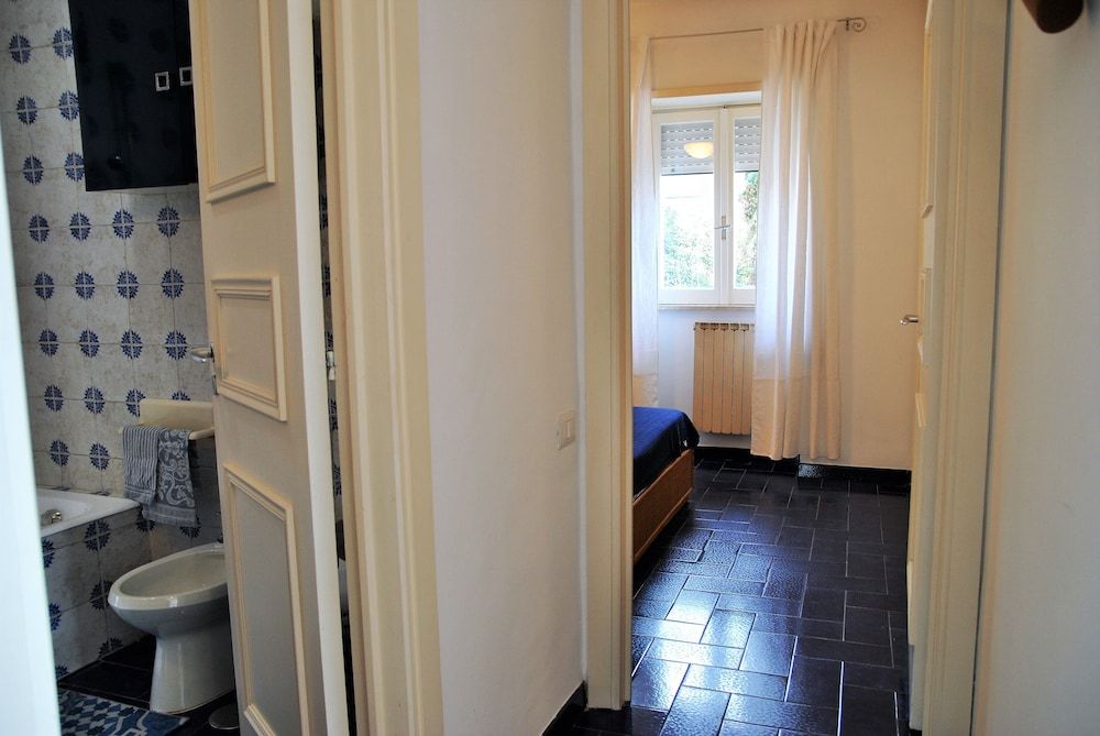 House, 2 Bedrooms, Smoking, Balcony